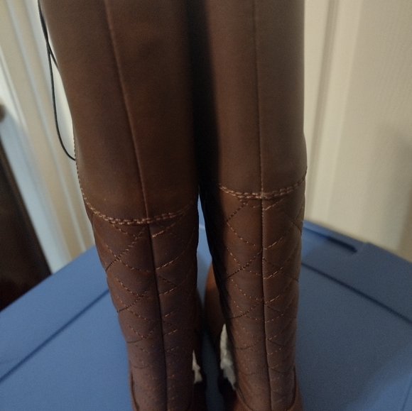 Boots - Picture 3 of 7